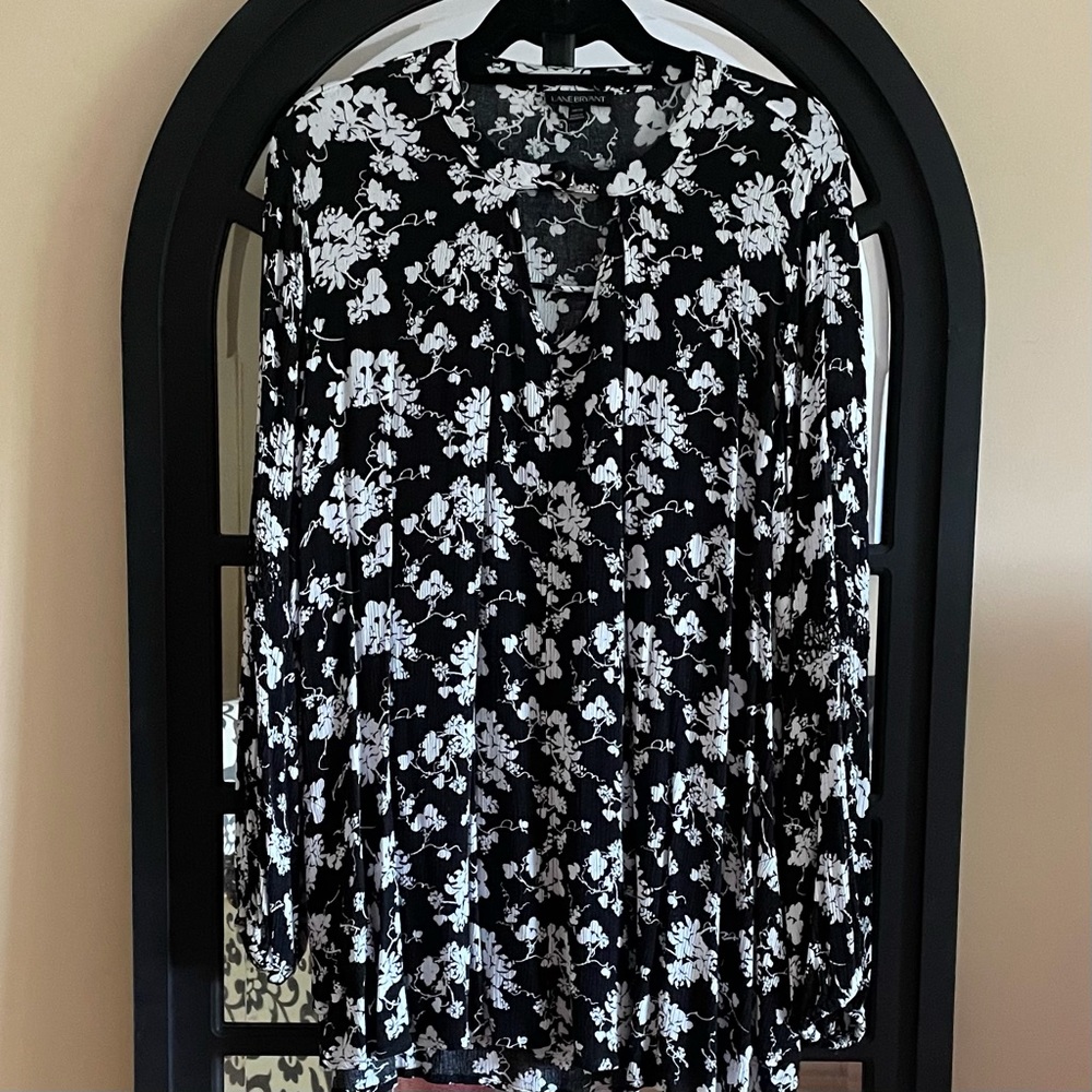 LANE BRYANT LIGHTWEIGHT SWING TOP